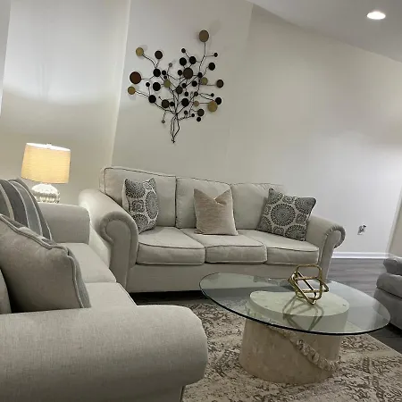 Cozy Home Located In A Prime Area.